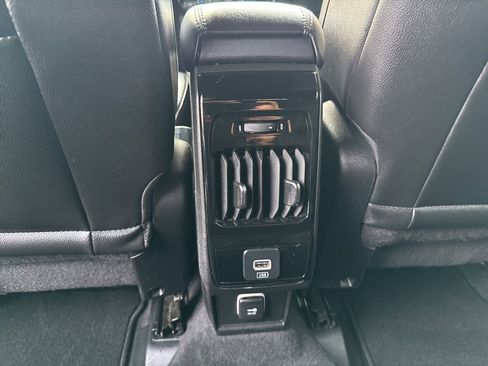 Used 2024 Jeep Compass Limited image 21