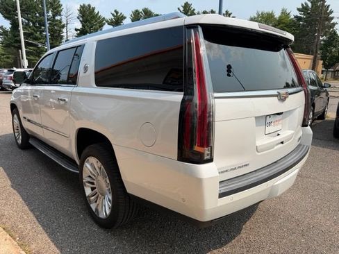 Used 2017 Cadillac Escalade ESV Luxury AWD/4WD image 5