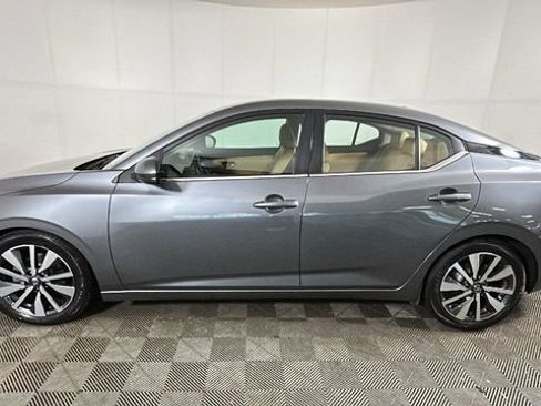 Used 2020 Nissan Sentra SV w/ SV Premium Package FWD image 5