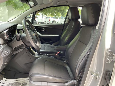 Used 2018 Chevrolet Trax LT w/ LT Convenience Package AWD/4WD image 16