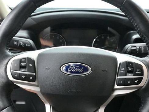 Used 2021 Ford Explorer XLT AWD/4WD image 17
