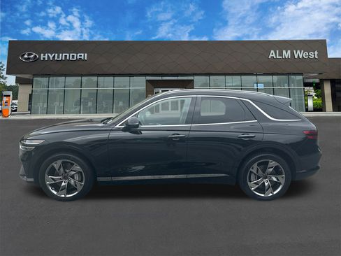 Used 2023 Genesis Electrified GV70 Advanced image 8