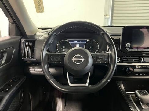 Used 2024 Nissan Pathfinder SV FWD image 20