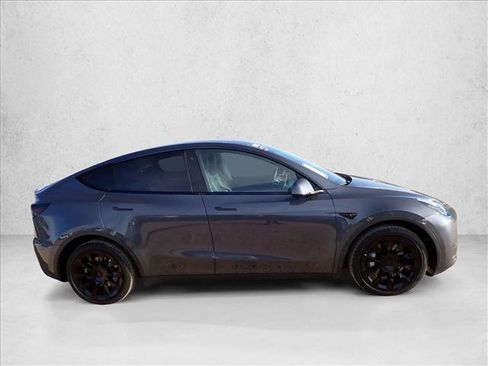 Used 2022 Tesla Model Y Long Range image 5