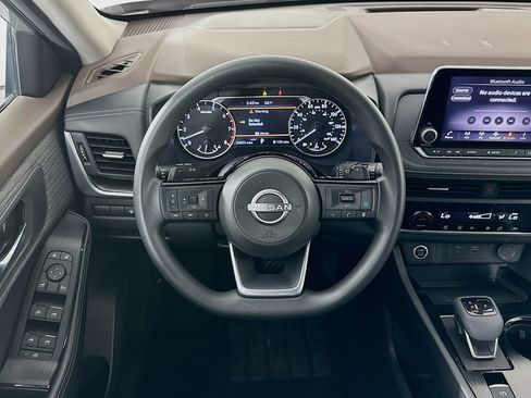 Used 2023 Nissan Rogue SV AWD/4WD image 18