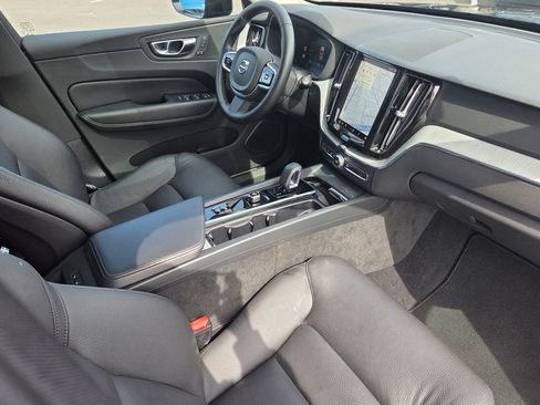 Used 2025 Volvo XC60 B5 Plus image 28