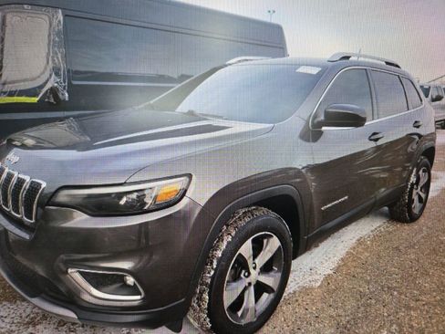 Used 2019 Jeep Cherokee Limited image 2