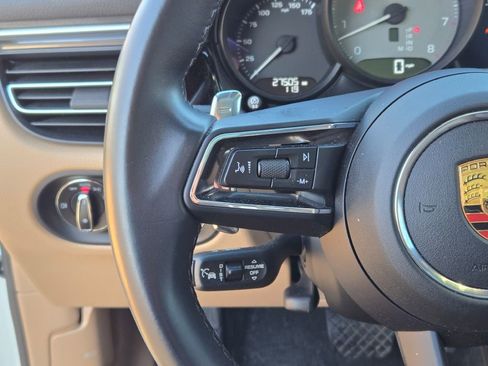 Certified 2022 Porsche Macan S image 28