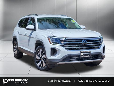 Used 2025 Volkswagen Atlas SE AWD/4WD image 1