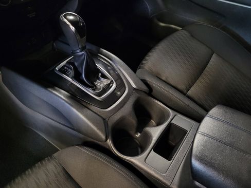 Used 2018 Nissan Rogue S AWD/4WD image 26