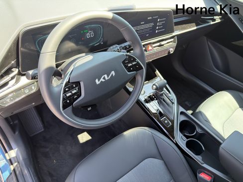 New 2026 Kia Niro EX FWD image 11
