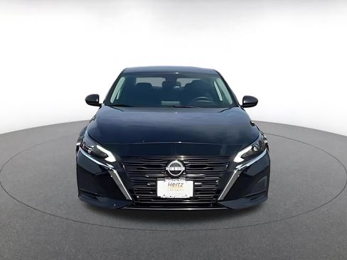 Used 2025 Nissan Altima 2.5 SV FWD image 4