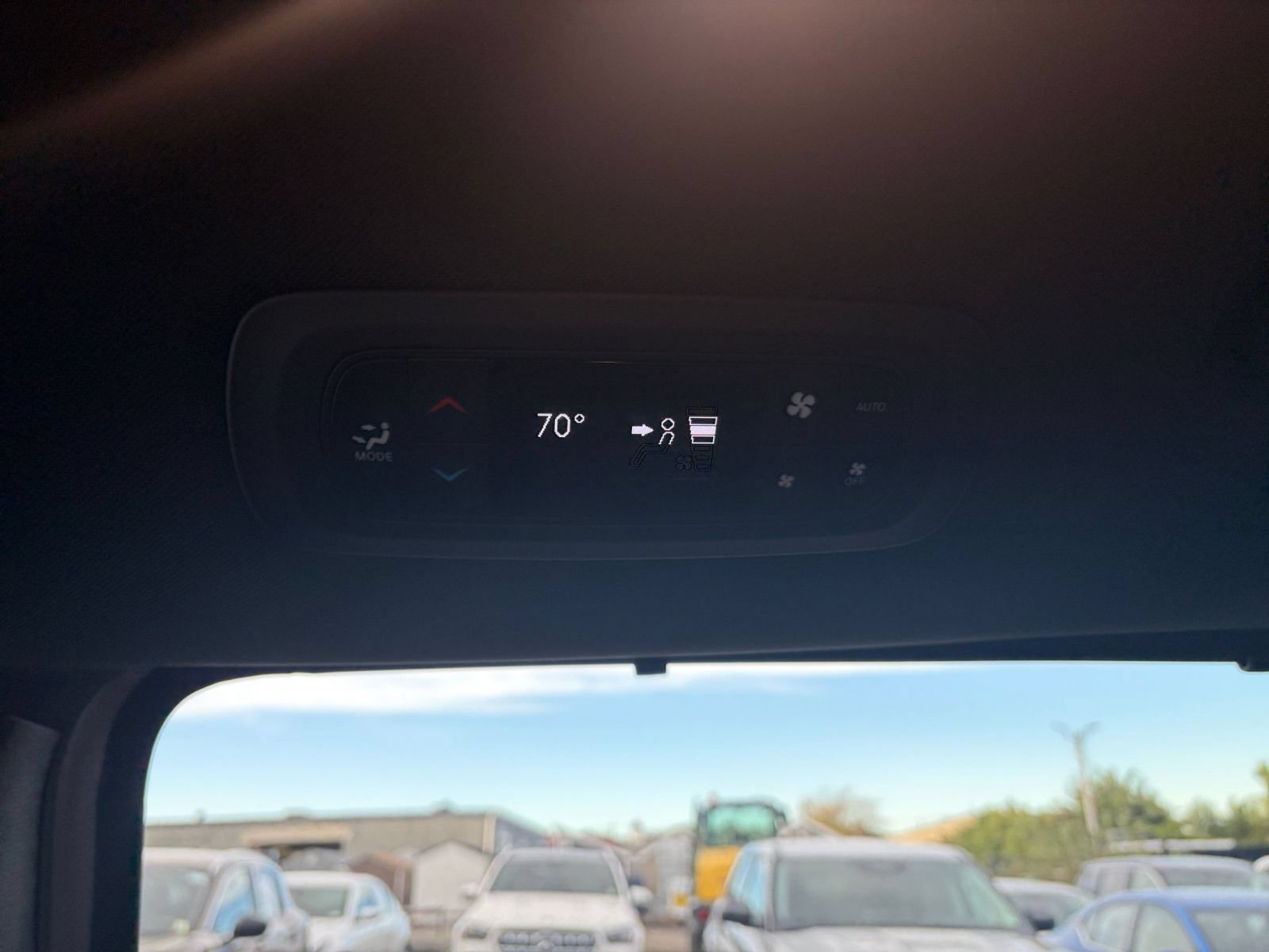 Used 2025 Chrysler Pacifica Select FWD image 24