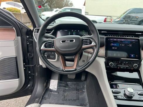 Used 2022 Jeep Grand Cherokee Summit w/ Advanced Protech Group IV image 17