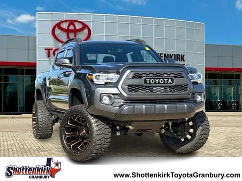 Used 2022 Toyota Tacoma TRD Off-Road AWD/4WD image 1