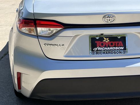 Used 2025 Toyota Corolla LE FWD image 6