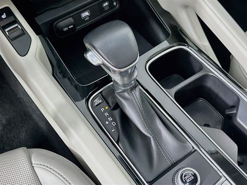 Used 2025 Kia Telluride S FWD image 25