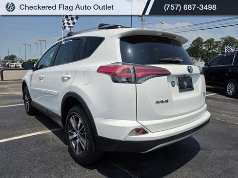Used 2017 Toyota RAV4 XLE AWD/4WD image 5