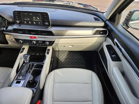 Used 2020 Kia Telluride S w/ S 8 Passenger Seating Package AWD/4WD image 17