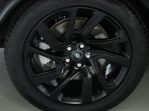 Used 2024 Land Rover Discovery Dynamic SE image 40