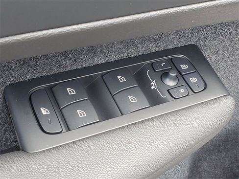 New 2026 Volvo XC40 B5 Core w/ Climate Package image 12