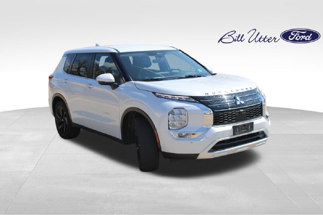 Used 2023 Mitsubishi Outlander SE FWD image 3
