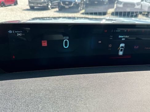 Used 2025 Ford Expedition Platinum w/ Driver's Package AWD/4WD image 31