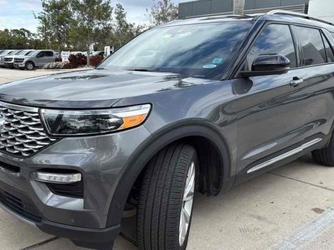 Used 2023 Ford Explorer Platinum w/ Technology Package image 2