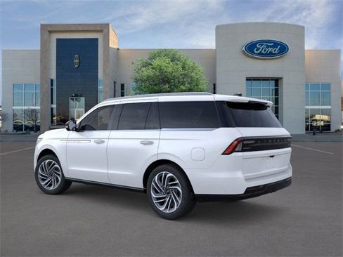 New 2025 Lincoln Navigator Reserve image 4