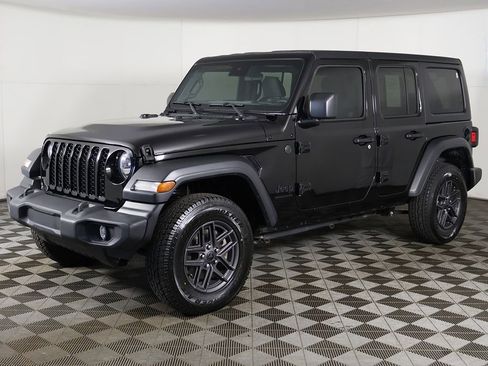Used 2024 Jeep Wrangler Unlimited Sport AWD/4WD image 6