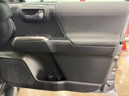 Used 2019 Toyota Tacoma TRD Off-Road AWD/4WD image 24