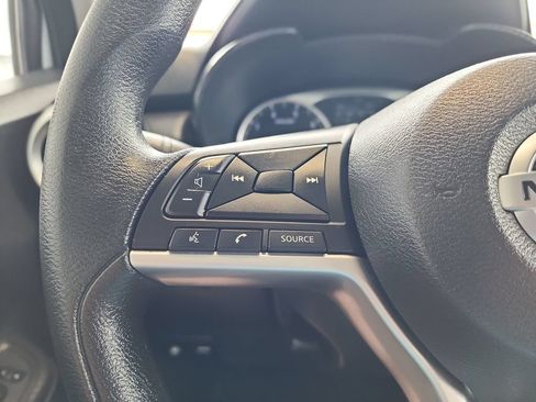 Used 2022 Nissan Versa S FWD image 22