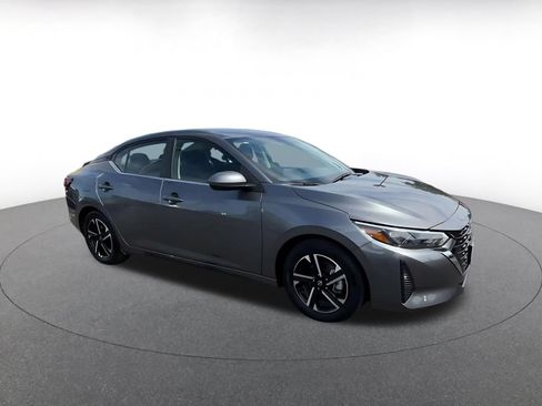Used 2025 Nissan Sentra SV FWD image 2