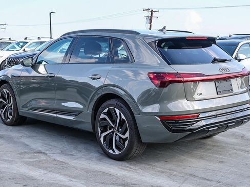 Used 2024 Audi Q8 e-tron Premium Plus w/ Premium Plus Package image 4