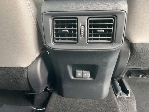 Used 2025 Toyota RAV4 XLE image 19