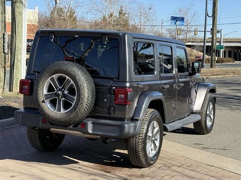 Used 2019 Jeep Wrangler Unlimited Sahara image 6