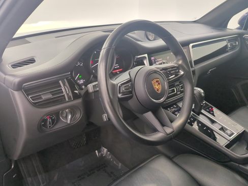Certified 2022 Porsche Macan AWD/4WD image 4
