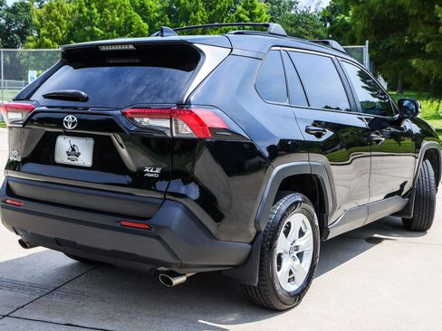 Used 2020 Toyota RAV4 XLE w/ XLE Grade Weather Package AWD/4WD image 18