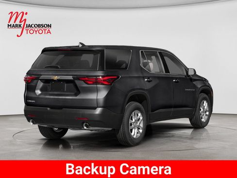 Used 2022 Chevrolet Traverse LT FWD image 3