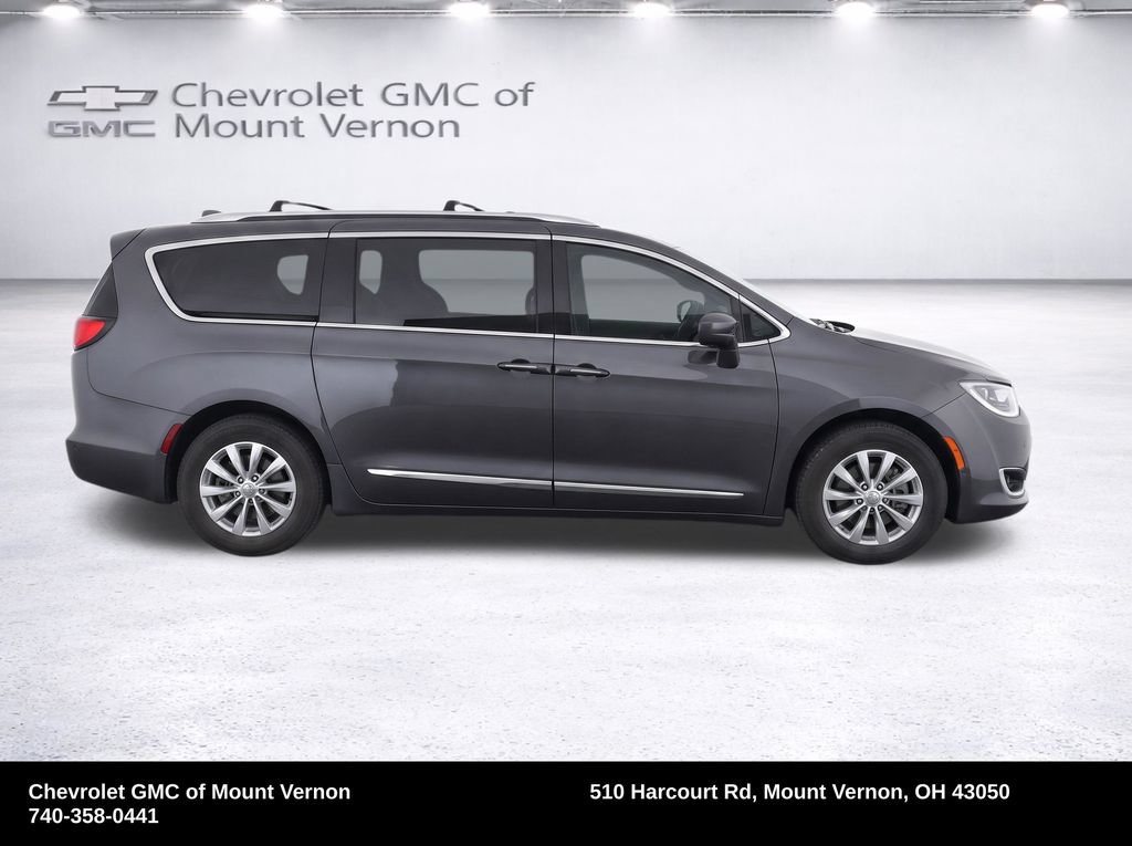 Used 2018 Chrysler Pacifica Touring-L Plus FWD image 41