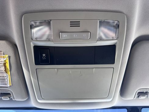 Used 2017 Toyota Tacoma SR image 29