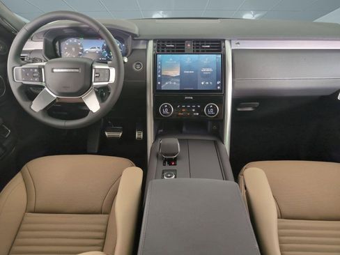 Certified 2025 Land Rover Discovery Dynamic SE image 13