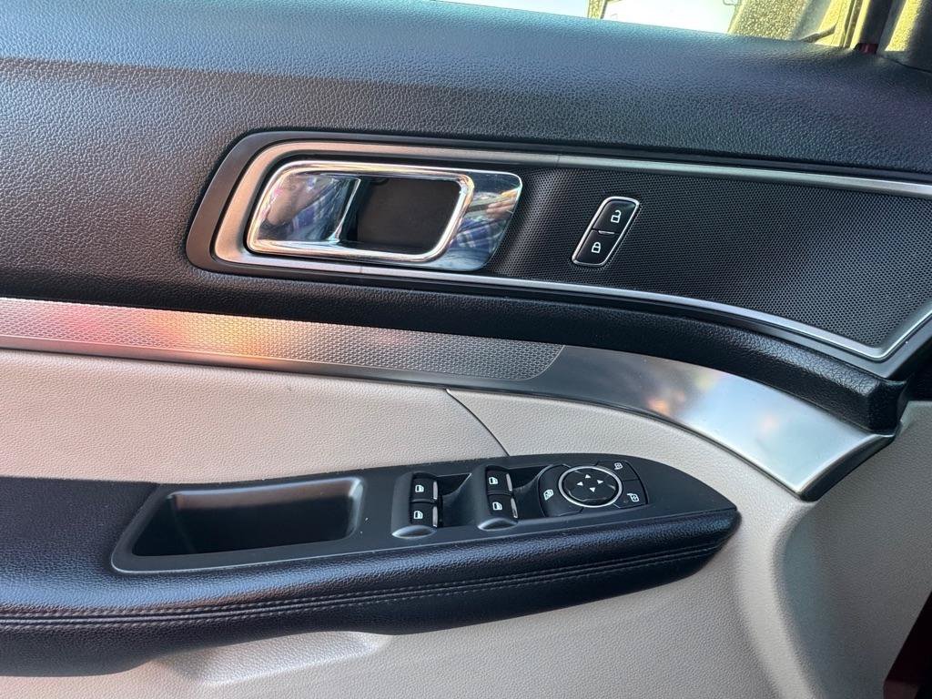 Used 2018 Ford Explorer XLT w/ Equipment Group 201A FWD image 25
