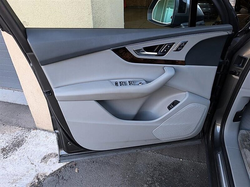 Used 2019 Audi Q7 2.0T Premium w/ Convenience Package AWD/4WD image 18