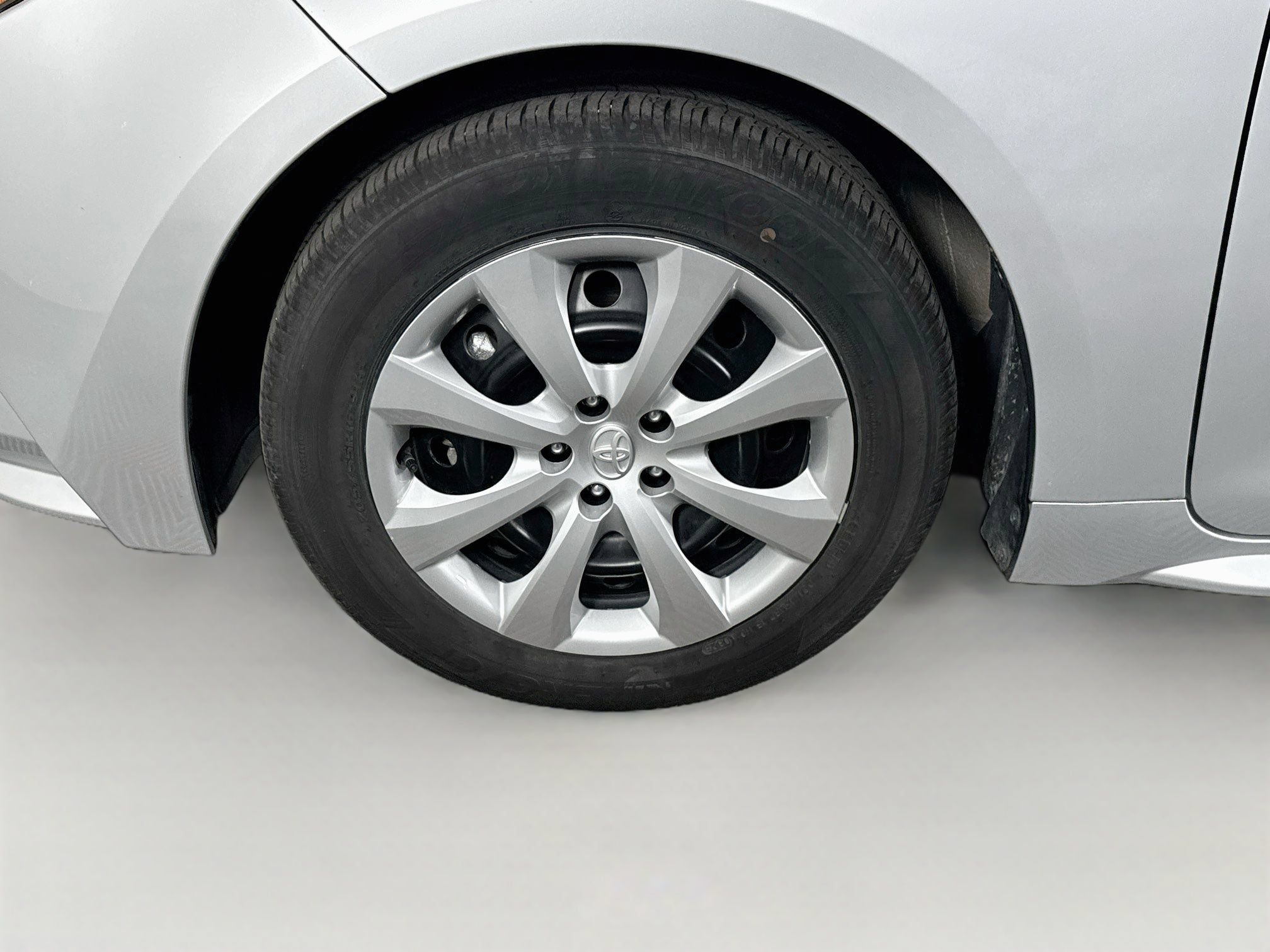 Certified 2025 Toyota Corolla LE FWD image 9