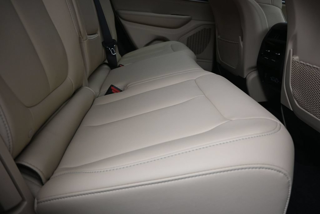 Used 2025 Jeep Grand Cherokee Limited RWD image 22