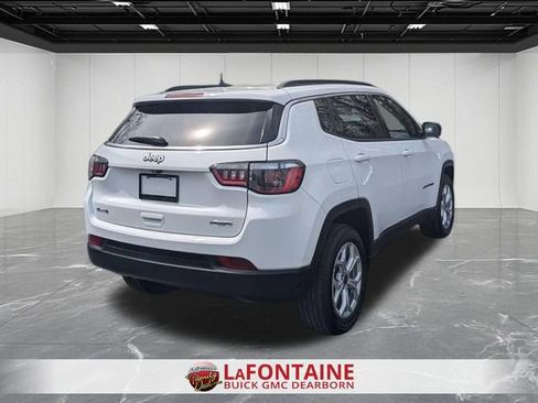 Used 2025 Jeep Compass Latitude AWD/4WD image 5
