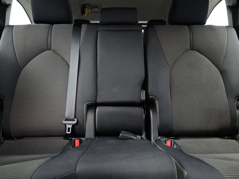 Used 2023 Toyota Highlander LE AWD/4WD image 17