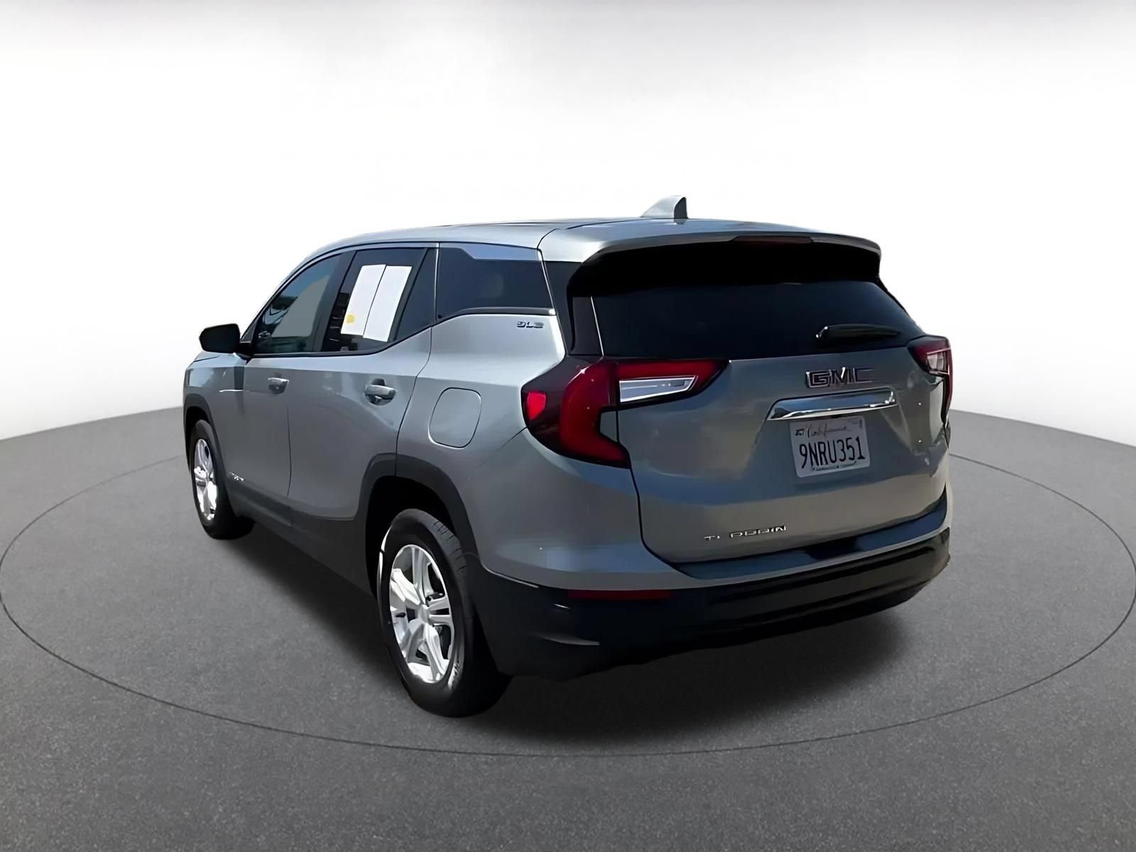 Used 2024 GMC Terrain SLE FWD image 10
