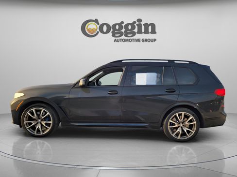 Used 2022 BMW X7 M50i w/ Luxury Seating Package image 2